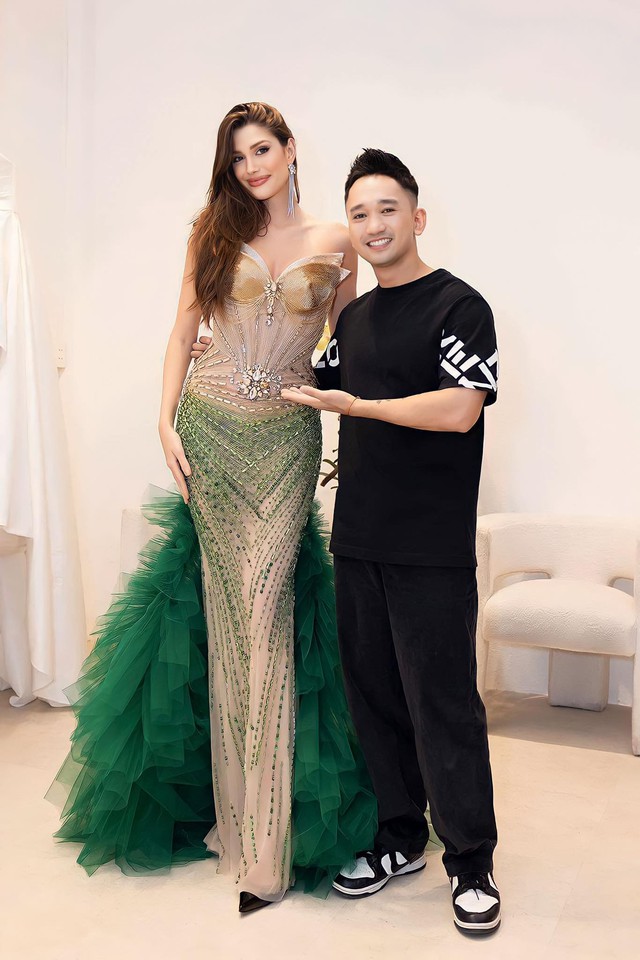 'Hoa hậu đẹp nhất thế giới' yêu thích váy của nhà thiết kế Việt  - Ảnh 3.