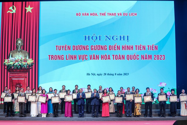 78 nhân vật được tuyên dương gương điển hình tiên tiến trong lĩnh vực văn hóa - Ảnh 2.