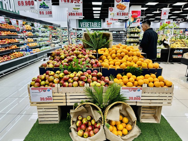 Người Việt chi 160 triệu USD mỗi tháng ‘giải cứu’ trái cây ngoại - Ảnh 1.