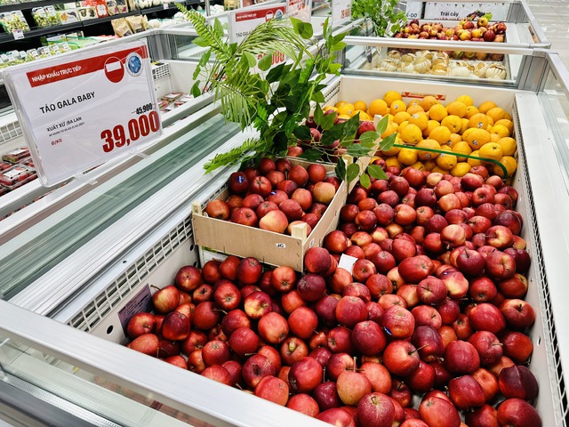 Người Việt chi 160 triệu USD mỗi tháng ‘giải cứu’ trái cây ngoại - Ảnh 2.