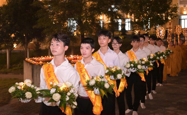 Lễ Vu Lan nghe giảng về bông hồng cài áo tại Học viện Phật giáo Việt Nam - Ảnh 4.