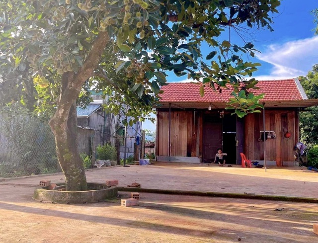 Anh em chi 100 triệu đồng sửa nhà cho mẹ và câu chuyện cảm động phía sau - Ảnh 2. Anh em chi 100 triệu đồng sửa nhà cho mẹ và câu chuyện cảm động phía sau - Ảnh 2.