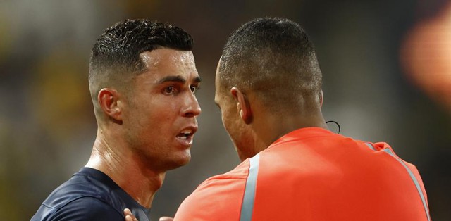 Tỏa sáng với cú đúp bàn thắng và 1 kiến tạo, Ronaldo vẫn bị chỉ trích - Ảnh 2.