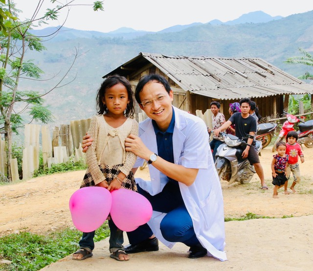 Bác sĩ ‘quốc dân’ mang tên Quốc Khánh Bác sĩ ‘quốc dân’ mang tên Quốc Khánh