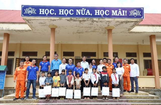 Hoạt động trao gửi yêu thương đến với học sinh tại tỉnh Đắk Lắk và Đắk Nông - Ảnh 1.