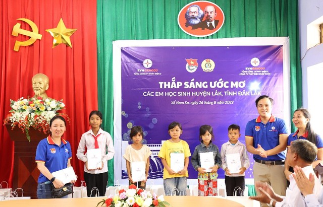 Hoạt động trao gửi yêu thương đến với học sinh tại tỉnh Đắk Lắk và Đắk Nông - Ảnh 3.
