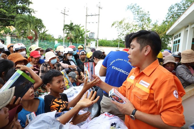 Hoạt động trao gửi yêu thương đến với học sinh tại tỉnh Đắk Lắk và Đắk Nông - Ảnh 4.