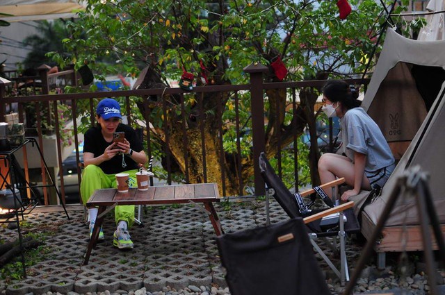 Vừa uống cà phê, vừa cắm trại, thư giãn trong không gian Đà Lạt giữa Sài Gòn - Ảnh 6.
