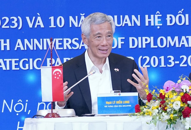 Thủ tướng Phạm Minh Chính và Thủ tướng Lý Hiển Long gặp mặt đại biểu thanh niên - Ảnh 2.