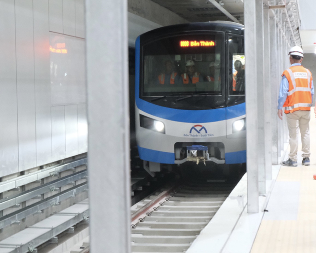 Metro số 1 lần đầu chở khách chạy toàn tuyến  - Ảnh 7.