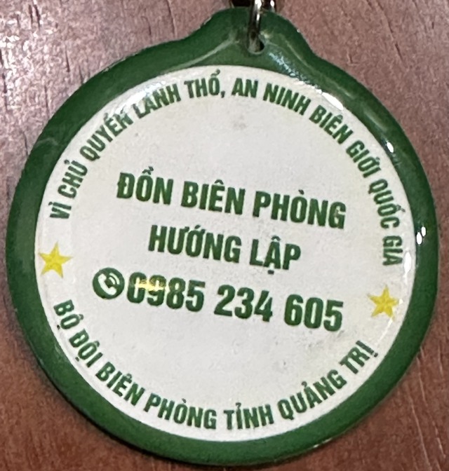 Điều gì lạ có trên móc khóa mà lực lượng biên phòng tặng dân bản Quảng Trị - Ảnh 3.