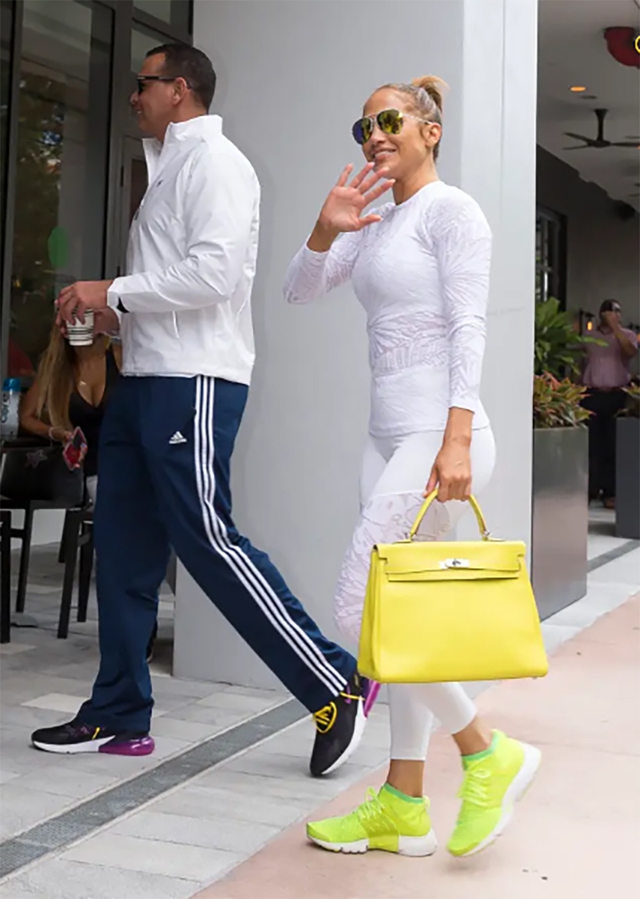 Jennifer Lopez xách túi hàng hiệu trị giá 200.000 USD đến phòng tập gym - Ảnh 3.