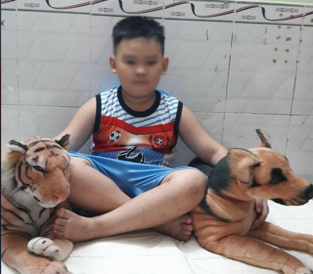 ‘Bé trai 9 tuổi đi lạc ở TP.HCM’: Cha mẹ mừng rỡ báo đã tìm thấy - Ảnh 1.