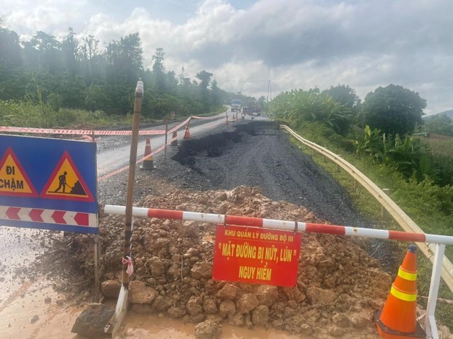 Nứt lún, sạt lở nghiêm trọng trên tuyến đường tránh tại Đắk Lắk  - Ảnh 2.