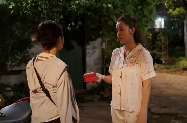 Phim ‘Làng trong phố’ tập 23: Lệ đưa Nhung đi làm gái tiếp rượu? - Ảnh 2.