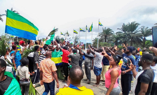 Tổng thống Gabon nói gì sau khi bị lật đổ, bắt giam? - Ảnh 3.