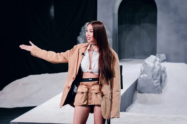 4 mentor showbiz Việt so kè nhan sắc với kiểu blazer mặc mãi vẫn không chán - Ảnh 5. 4 mentor showbiz Việt so kè nhan sắc với kiểu blazer mặc mãi vẫn không chán - Ảnh 5.