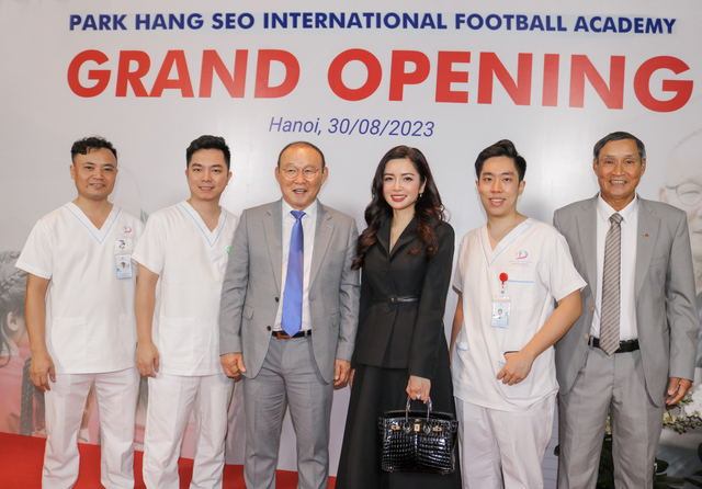 Học viện bóng đá Park Hang-seo chọn bác sĩ Việt Nam chăm sóc sức khỏe cầu thủ - Ảnh 1.
