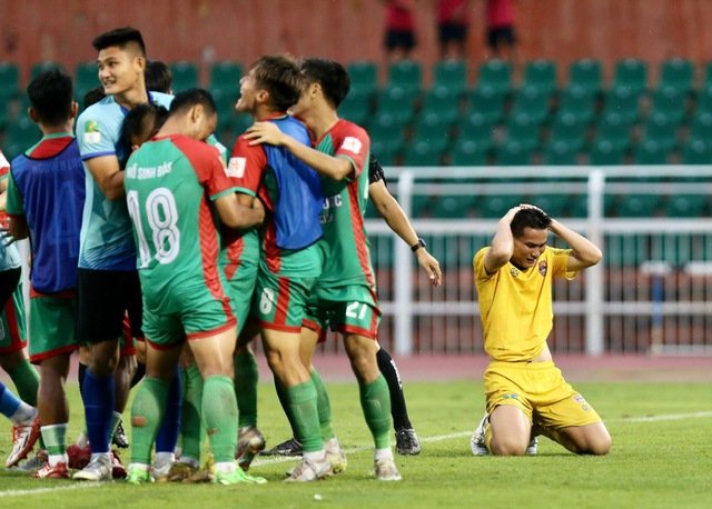 Bình Phước thắng trận play-off giành quyền ở lại giải hạng nhất - Ảnh 7.