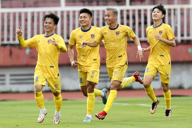 Bình Phước thắng trận play-off giành quyền ở lại giải hạng nhất - Ảnh 4.