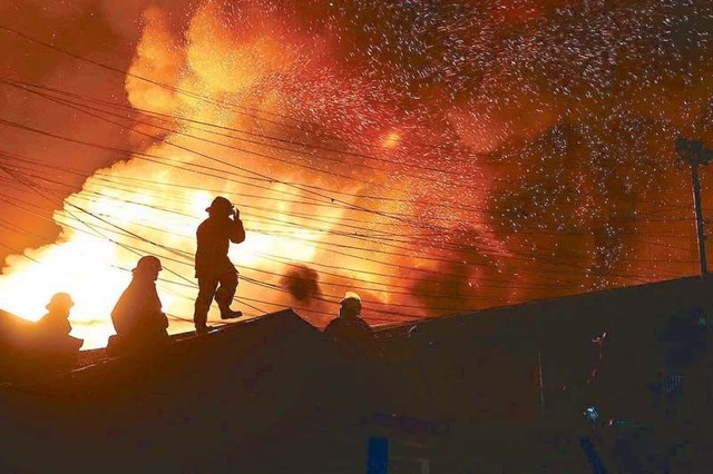 16 người chết trong vụ hỏa hoạn ở Philippines - Ảnh 1.