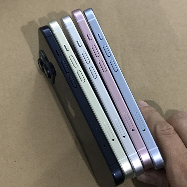 Loạt iPhone 15 đua nhau khoe màu sắc - Ảnh 1.