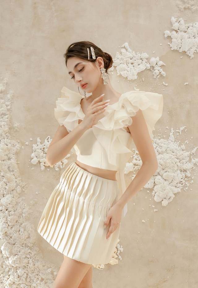 Trang phục từ vải tơ organza giúp style thăng hạng  - Ảnh 1.