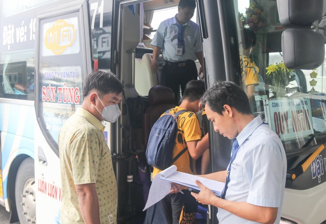 Quốc khánh 2 tháng 9: Bến xe trung tâm Đà Nẵng tấp nập hành khách đi lại   - Ảnh 5.