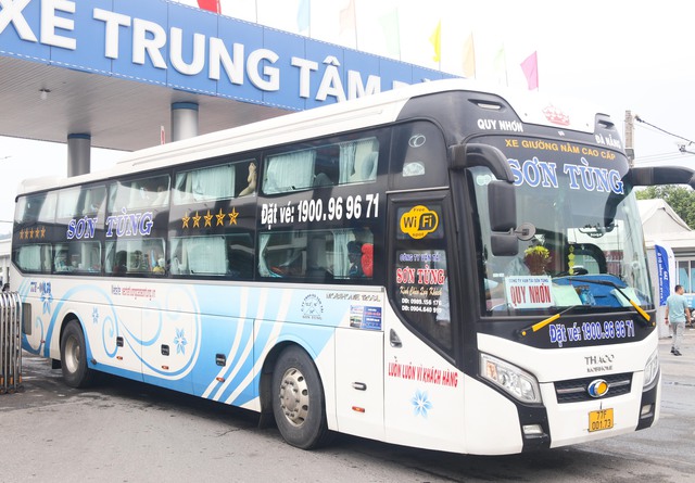Quốc khánh 2 tháng 9: Bến xe trung tâm Đà Nẵng tấp nập hành khách đi lại   - Ảnh 1.
