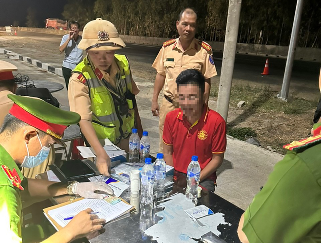 Dương tính với ma túy, tài xế xe khách nói 'hút heroin để tỉnh táo chạy xe' - Ảnh 2.