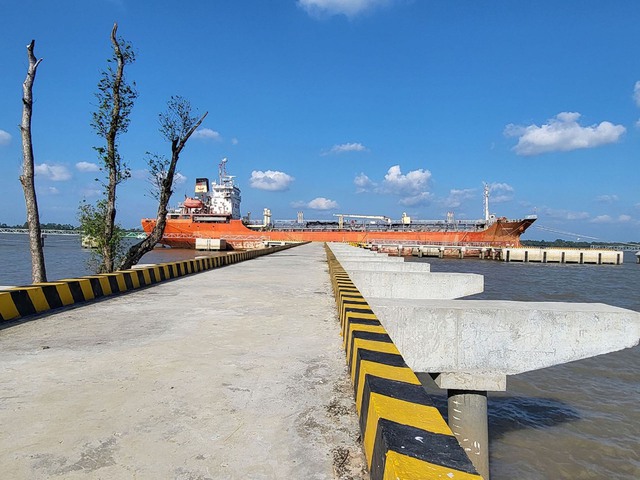 Cầu cảng dầu khí tại dự án thị trấn Mái Dầm, H.Châu Thành, Hậu Giang
