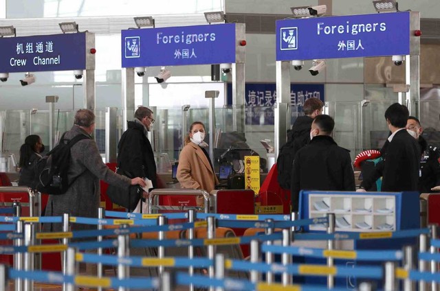 Trung Quốc nới lỏng chính sách visa để thúc đẩy kinh tế - Ảnh 1.