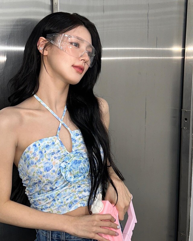 Trang phục màu xanh được các fashionista áp dụng tuyệt đẹp cho street style cuối mùa hè - Ảnh 2. Trang phục màu xanh được các fashionista áp dụng tuyệt đẹp cho street style cuối mùa hè - Ảnh 2.