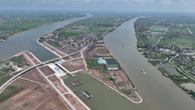 Kênh đào nối sông Đáy - sông Ninh Cơ những ngày đầu đi vào hoạt động - Ảnh 1.