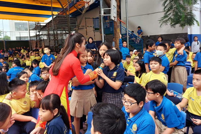 'Cô gái vàng' trong làng nhặt rác - Ảnh 2.