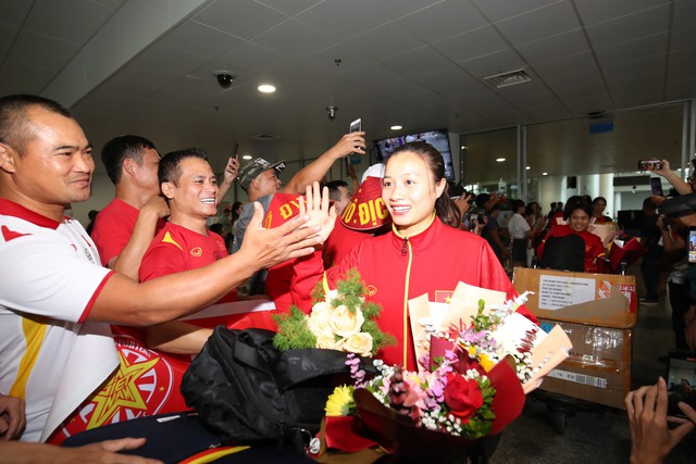 HLV Mai Đức Chung: 'Chỉ mong cầu thủ nữ Việt Nam không chuột rút ở World Cup' - Ảnh 1.