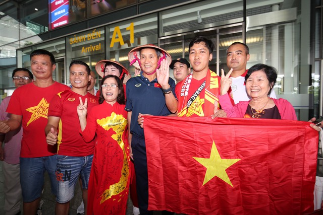 HLV Mai Đức Chung: 'Chỉ mong cầu thủ nữ Việt Nam không chuột rút ở World Cup' - Ảnh 4.