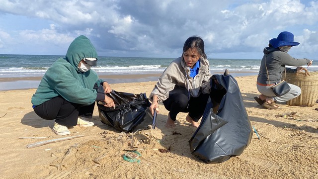 Hơn 400 người tham gia dọn rác bờ biển Phú Quốc  - Ảnh 3.