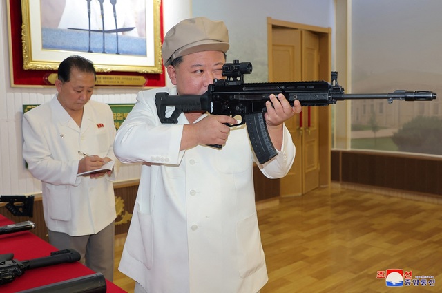 Ông Kim Jong-un ra chỉ đạo mới tại các nhà máy vũ khí lớn ở Triều Tiều - Ảnh 1.