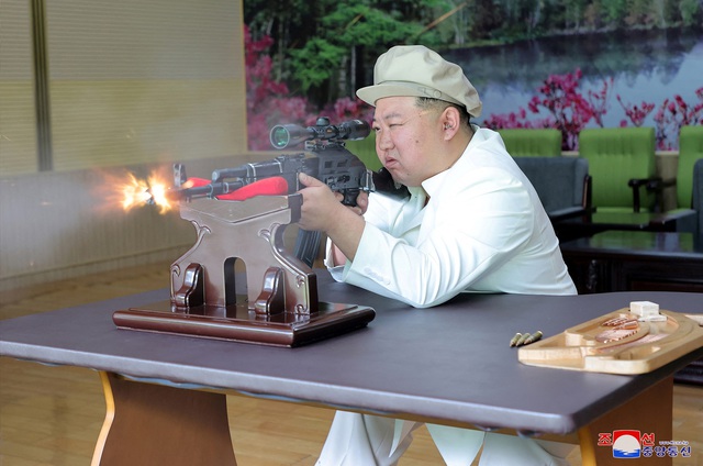 Ông Kim Jong-un ra chỉ đạo mới tại các nhà máy vũ khí lớn ở Triều Tiều - Ảnh 2.