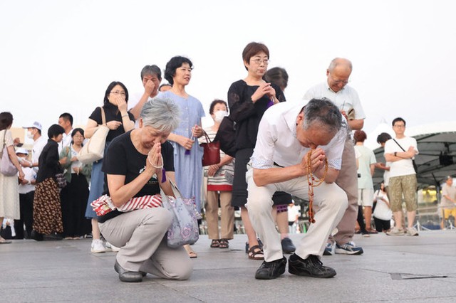 Nhật Bản tổ chức lễ tưởng niệm nạn nhân bom nguyên tử lần thứ 78 - Ảnh 2.