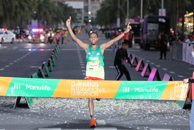 Vận động viên người người Ethiopia phá kỷ lục 42km tại giải Marathon Đà Nẵng   - Ảnh 2.