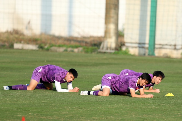 Tiền đạo Văn Toàn rời Hàn Quốc, ký hợp đồng 3 năm với đội Nam Định - Ảnh 1.