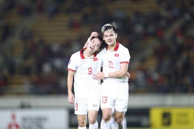 Tiền đạo Văn Toàn rời Hàn Quốc, ký hợp đồng 3 năm với đội Nam Định - Ảnh 2.
