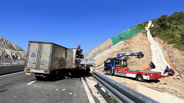 Cao tốc Vĩnh Hảo - Phan Thiết lại xảy ra tai nạn giao thông chết người  - Ảnh 3.