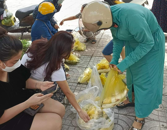 Giáo viên ở TP.Đồng Hới vận động mua cá của đồng nghiệp đang lâm bệnh hiểm nghèo - Ảnh 2.