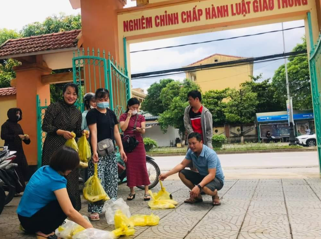 Giáo viên ở TP.Đồng Hới vận động mua cá của đồng nghiệp đang lâm bệnh hiểm nghèo - Ảnh 1.