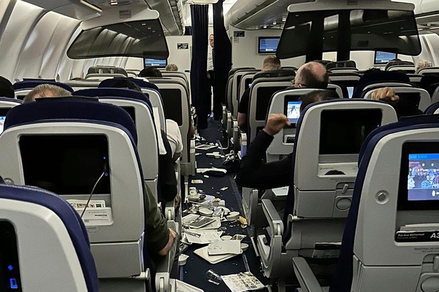 Chuyên gia tiết lộ chỗ ngồi giúp hành khách ít gặp 'ổ gà' trên máy bay - Ảnh 1.