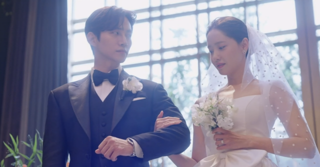 Junho và YoonA bên nhau hạnh phúc trong tập cuối phim 'Khách sạn vương giả’ - Ảnh 2.