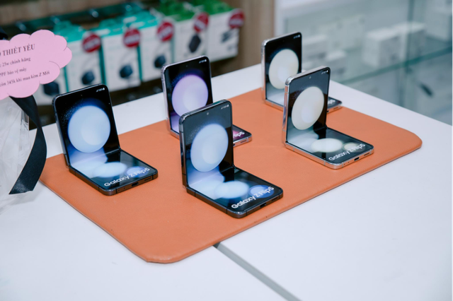 Di Động Việt triển khai chính sách cho dùng thử Galaxy Z Fold5, Z Flip5 - Ảnh 1. Di Động Việt triển khai chính sách cho dùng thử Galaxy Z Fold5, Z Flip5 - Ảnh 1.
